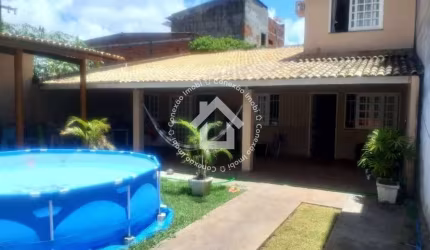 Casa à venda com 3 quartos e Ponto Comercial no bairro Aruana