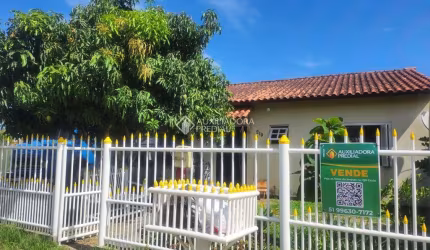Casa com 3 quartos à venda na Rua Albertina Paz, 219, Restinga, Porto Alegre, 80 m2 por R$ 240.000