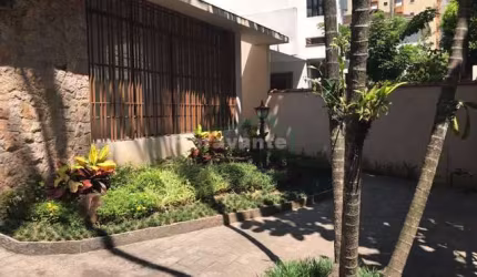 Sobrado com 305 m² úteis pertinho do Canal 3