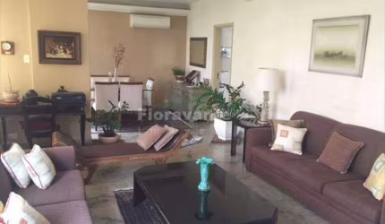 4 dormitórios em Santos, amplo apartamento, ótima localização.