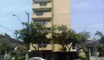 Apartamento com 04 dormitórios sendo 02 suítes com hidro e duas vagas de garagem no Embaré 02 salões de festas um inferior e outro superior sendo o superior com  piscina e solário.