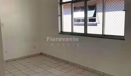 Apto  3 dorms, 1 suíte, dep. de empregada, garagem fechada.