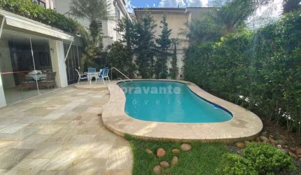 Casa com 5 dorms, Campo Grande, Santos. Lazer com piscina.