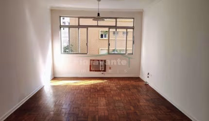 Apartamento com 2 dorms, Boqueirão, Santos. Uma quadra da praia