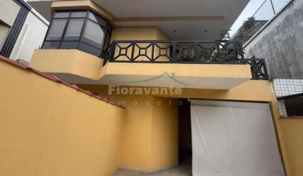 Casa sobreposta alta, 3 dorms, Embaré, Santos