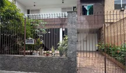Casa com 4 quartos para locação em Aterrado - RJ
