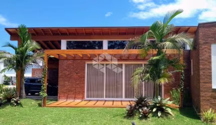 Casa de Condomínio em Atlântida