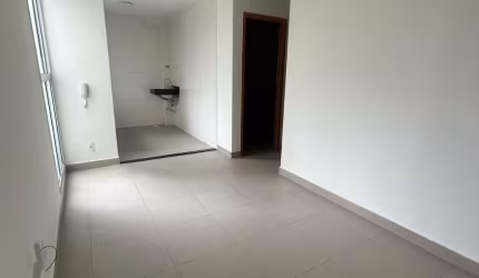 APARTAMENTO TÉRREO COM QUINTAL PRIVATIVO - Á VENDA