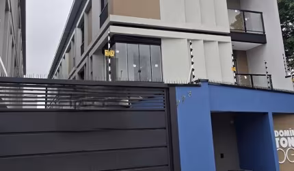 Sobrado de condomínio na Avenida Antônio Diogo
