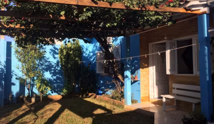 Linda Casa localizada no bairro Igara - Canoas.