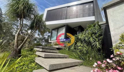 Casa moderna de alto padrão em condomínio de Arujá!!!