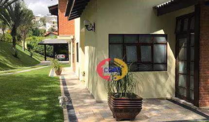 Casa com ampla área verde de jardim à venda no condomínio Arujá Hill's!!!