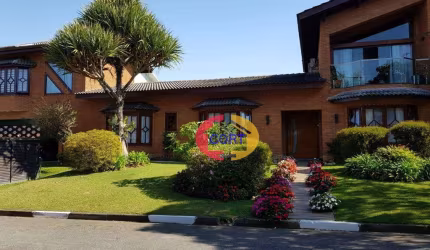 Casa de alto padrão à venda em condomínio - Arujá!!!