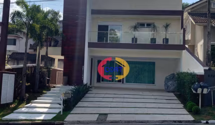 Casa de 300m² com piscina e hidromassagem á venda em condomínio de Arujá!!!