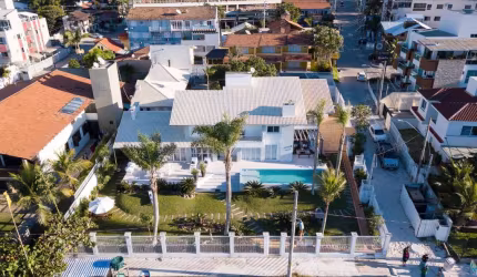 Casa frente mar, piscina, espaÇo gourmet, 4 suÍtes, Centro, Bombinhas - SC