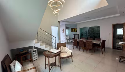 Sobrado com 3 suítes à venda, 300 m² por R$ 1.400.000 - Brasil - Uberlândia/MG