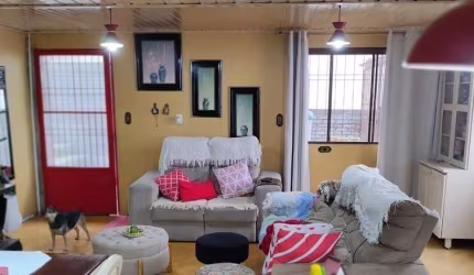 Ótima residência mista no Bairro Rio Branco!

Conta com 04 dormitórios, sala para 02 ambientes, cozinha, área de serviço, 02 banheiros sociais e 02 vagas de garagem.
Salão de festas com churrasqueira.