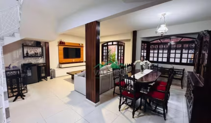 Ampla Casa na Vila Paraíba com 4 Dormitórios, 2 Suítes e 2 Vagas de Garagem em Excelente Localização
