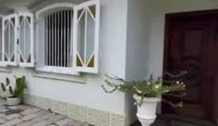 Casa com 3 dormitórios para alugar, 200 m² por R$ 8.000,00/ano - Vila Paraíba - Guaratinguetá/SP