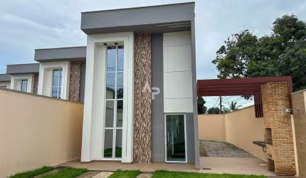 Casa à venda no bairro Coaçu - Eusébio/CE. Ótima localização e excelente acabamento. Casa muito boa.