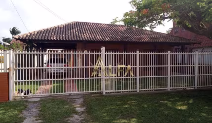Casa com 3 dormitórios à venda, 239 m² por R$ 2.000.000,00 - Praia de Armação do Itapocorói - Penha/SC