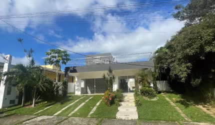 Excelente casa em Alphaville litoral norte 1- 4 suites 6 vagas de garagem