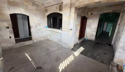 Casa à venda com Sacada, 2 quartos, 1 vaga, Bairro Castelo - Santos/SP
