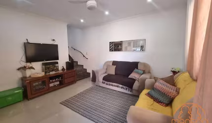 Sobrado à venda, 3 quartos, 1 suíte, 1 vaga, Vila Cascatinha - São Vicente/SP