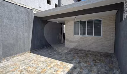 Casa térrea com 2 quartos à venda em Boqueirão - SP
