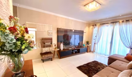 Sobrado de 178m² à Venda - 3 Dormitórios, 1 Suíte, 3 Vagas