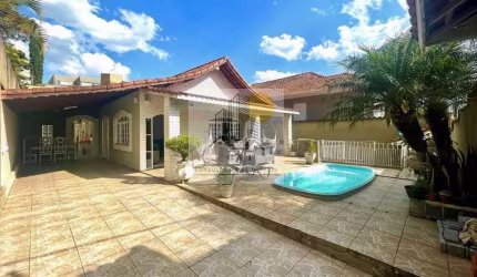Casa com 3 quartos à venda na Rua Edéia, Granja Viana, Carapicuíba, 131 m2 por R$ 990.000