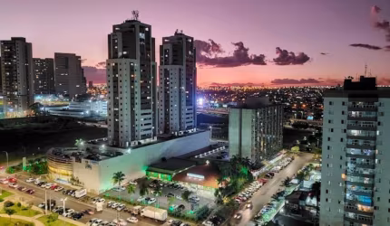 -Apartamento 4 quartos (transformado 3 suítes com closet), andar alto, vista livre, mobiliado