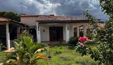 -Casa ampla térrea 6 suítes casa colonial excelente condomínio fechado e localização privilegiad