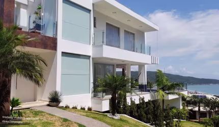 Casa no Condomínio Panorâmico em Bombinhas.