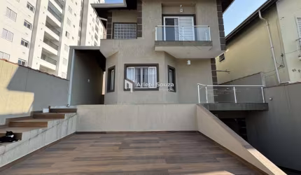 Casa para Venda em Arujá, Jordanópolis, 3 dormitórios, 1 suíte, 3 banheiros, 3 vagas