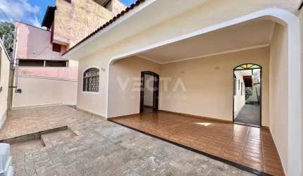 Casa com Amplo Quintal e 2 Vagas Cobertas no Cidade Jardim – Zona Sul