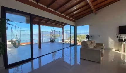 Casa 300m² com 3 Quartos e Suíte na Ponta de Baixo
