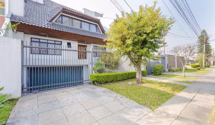 RESIDÊNCIA COM PISCINA  AMPLA ÁREA DE TERRENO  272M  PRIV  3 DORMITÓRIOS A VENDA NO JD DAS AMERIC