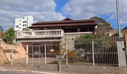 Casa no centro de Mateus Leme