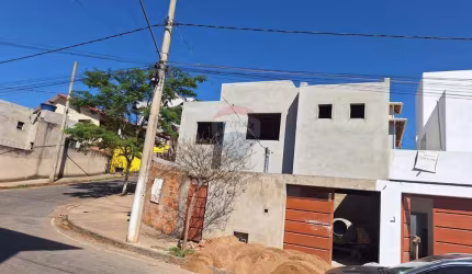 CASA MODERNA Á VENDA  NO BAIRRO SANTA CLARA!