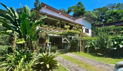 Casa com 3 dormitórios à venda, 320 m² por R$ 850.000,00 - Guapimirim - Guapimirim/RJ