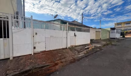 Casa para Venda em Brasília, Riacho Fundo II, 2 dormitórios, 1 banheiro, 2 vagas