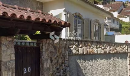 OPORTUNIDADE DE MORAR BEM, Casa plana à Venda, Bairro das Hortências, Petrópolis, RJ
