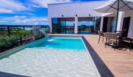Belíssima casa de alto padrão no Condomínio Marinas Di Caldas, com 4 suítes, piscina privativa, bar