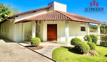 Casa com 4 dormitórios para alugar no bairro Capitais em Timbó/SC