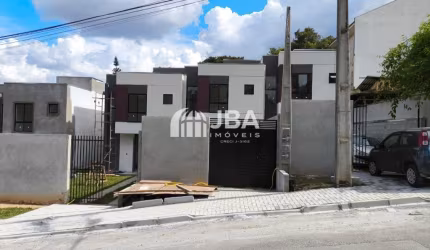 Sobrado com quintal no Abranches