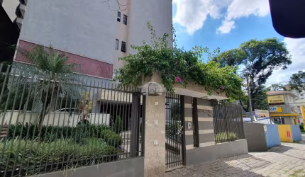 Apolar vende excelente apartamento em região nobre de Curitiba, no coração do Bigorrilho, pertinho do parque Barigui