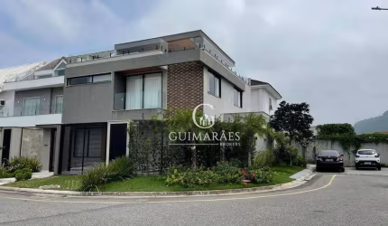 Casa Triplex com 4 Suítes, Piscina e Área Gourmet no Condomínio Dream Garden - Recreio dos Bandeirantes