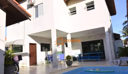 Casa para venda em Peruíbe com piscina