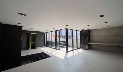 COBERTURA À VENDA NO CENTRO